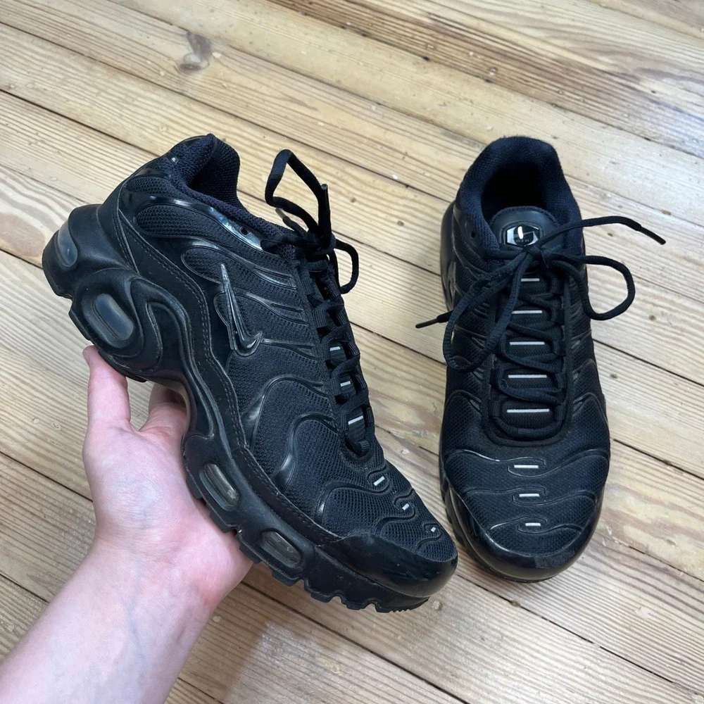Nike Air Max Plus TN Triple Black Sneakers 604133-050 youth 6.5 Running Shoes